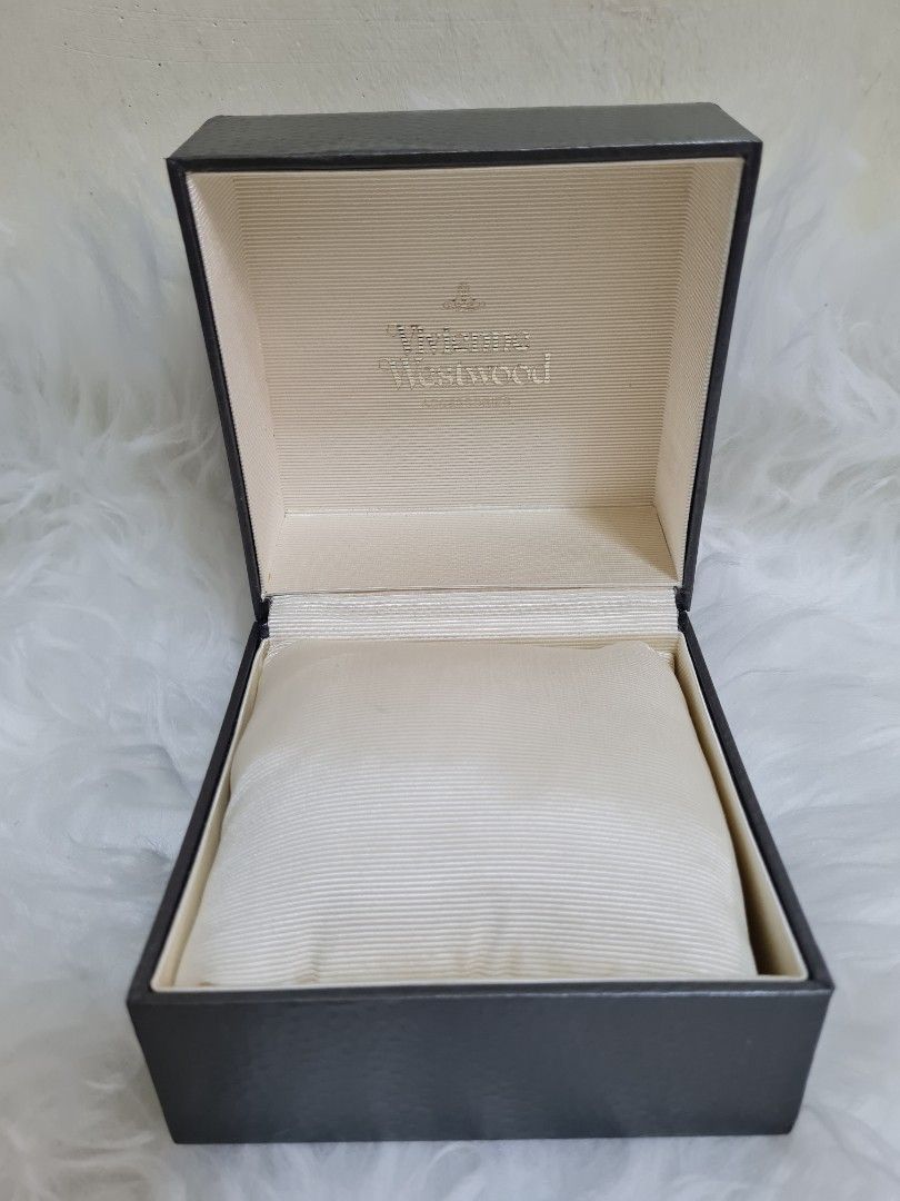 Vivienne westwood (Category: Luxury Accessories) located in Bulacan. Submitted by kraeyon_shop (Listing ID 1460717461, Image 1). Description: ✔️💯 Guaranteed authentic Dimension: 4.2x4.2 in. Vivienne Westwood Accessories luxury presentation box, primarily used for packaging the brand's iconic watches, jewelry, or smaller leather goods..