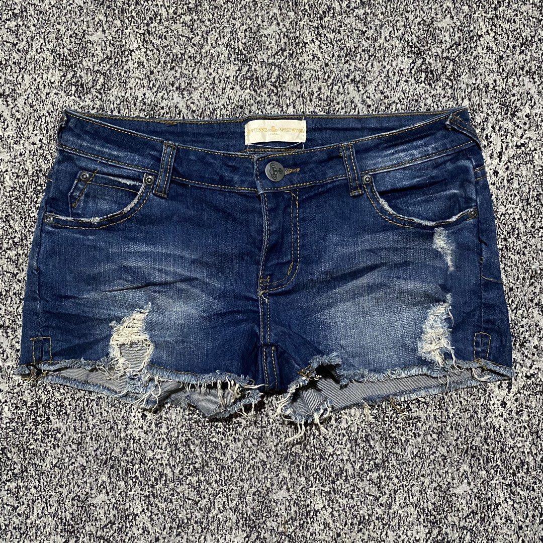 Vivienne westwood short (Category: Shorts) located in Quezon City. Submitted by semantaryrave (Listing ID 1460834062, Image 1). Description: Vivinne westwood short Size 32 Good condition Waist- 32 Length- 11 Thigh- 10 .