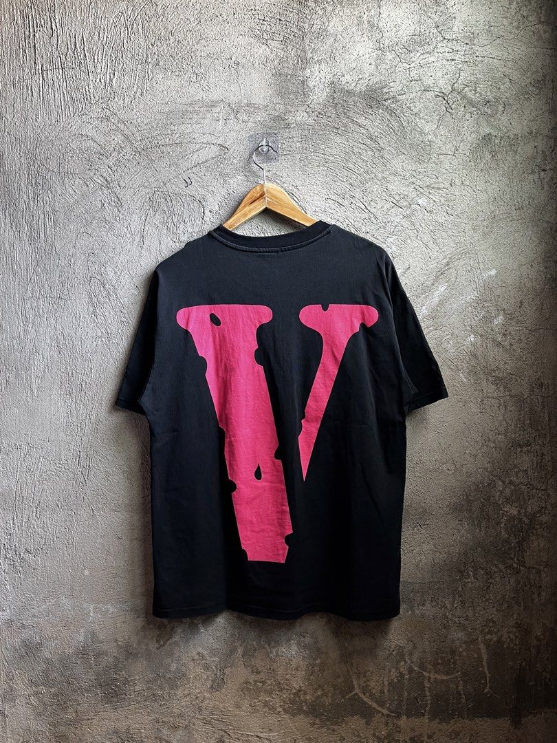VLONE PINK (Category: Tshirts & Polo Shirts ) located in Cagayan de Oro. Submitted by rewornthriftph (Listing ID 1460910574, Image 1). Description: width: 22 length: 27 medium | FITS also on small Color rate: 910 Issue: MINOR HAIRLINE In EXCELLENT Condition See details and reference on slides Payment Methods: GCASH/JNT PLS MANAGE YOUR EXPECTATIONS. THRIFT ITEMS, NO CANCELLATION 500.