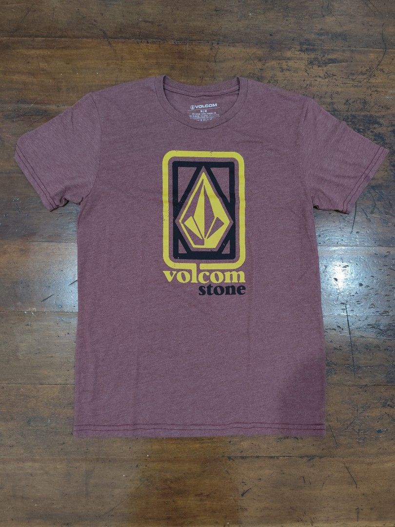 Volcom Shirt Burgundy (Category: Tshirts & Polo Shirts ) located in Pasig City. Submitted by ojied. (Listing ID 1460851848, Image 1). Description: Volcom Shirt Burgundy Details: - Size: M - Dimension: L-27 1/2 x W-19 - Condition: Used (washed) - Price: 499 + sf - Location: Pasig City - Mode of Payment: GCash (Payment first. First to pay gets it) - Shipping: Lalamove or J&T Express (No meet ups) Disclaimer: Not associated to the brand posted. All 