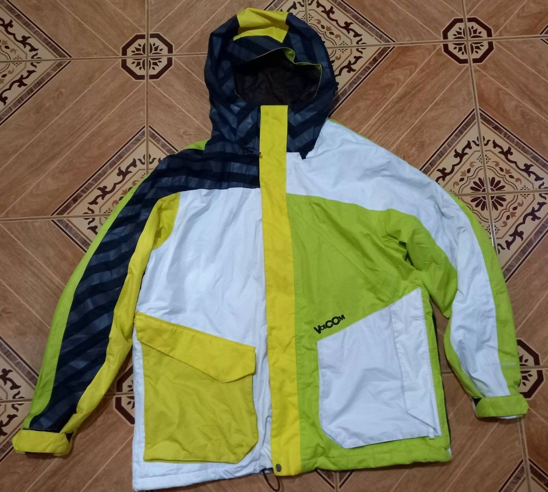 Volcom Snowboard Jacket Thermolite XL (Category: Coats, Jackets and Outerwear) located in Baguio. Submitted by jiannisthriftfits (Listing ID 1460820512, Image 1). Description: - Volcom Snowboard Jacket - Size: XL - Colorway: White, Lime Green, Dark Grey/Black - Features Thermolite Technology for warmth - Includes a hood - Multiple pockets for storage - Perfect for your next snowboarding adventure.