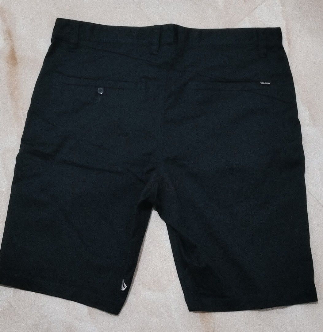 Volcom True to This Chino short (Category: Chinos) located in Rizal, Mindoro Occidental. Submitted by thrift.finds_5103 (Listing ID 1460725093, Image 2). Description: Volcom Chino Shorts Dark Blue Color Dimes: Size 36 on tag Length: 24 Leg Opening : 12 No issue Location: Occidental Mindoro South Luzon Philippines 5103.
