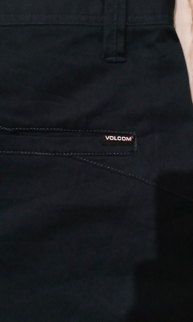 Volcom True to This Chino short (Category: Chinos) located in Rizal, Mindoro Occidental. Submitted by thrift.finds_5103 (Listing ID 1460725093, Image 3). Description: Volcom Chino Shorts Dark Blue Color Dimes: Size 36 on tag Length: 24 Leg Opening : 12 No issue Location: Occidental Mindoro South Luzon Philippines 5103.