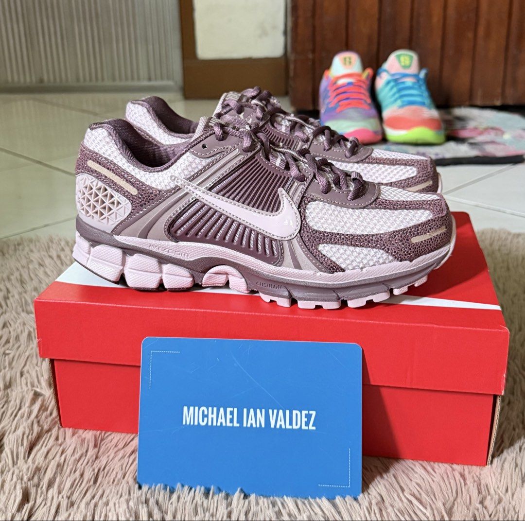 Vomero 5 “Particle Rose” (Category: Sneakers) located in Cavite. Submitted by miv.snkrs (Listing ID 1460784212, Image 1). Description: WTS!! Vomero 5 “Particle Rose” Size 7 | 7.5 Women’s Bnew & leg!t 4,995 only (Below srp 9,395) Imus Cavite 📍 PM if interested 📩.