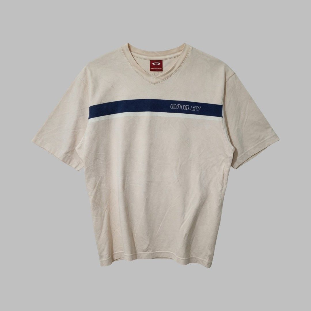 Vtg oakley blue white chest stripe (Category: Tshirts & Polo Shirts ) located in Dagupan City. Submitted by old_soul_finds.ph (Listing ID 1460904158, Image 1). Description: Dimensions : L29 x W24 Color Rate : 9.5 / 10 Issues : Baby hairlines Excellent condition Mine for only ₱800 📍Loc : Pangasinan MOP : Gcash MOD : J&T express / Ava pasabay if around Pangasinan.