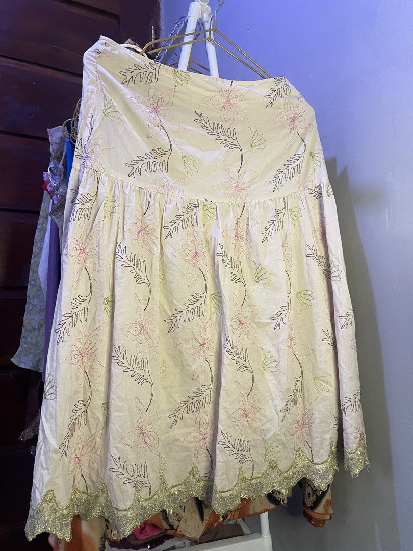 wanko midi skirt (Category: Skirts) located in Meycauayan. Submitted by fae.trove (Listing ID 1460807757, Image 1). Description: .