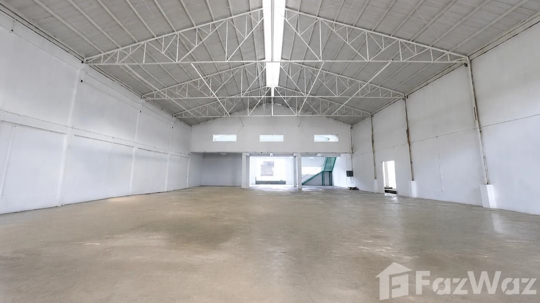 Warehouse for sale at RMT Industrial Complex (Category: Commercial) located in Makati City. Submitted by propertyproph (Listing ID 1460739967, Image 3). Description: 🏭 Warehouse for Sale – ₱65,800,000 Net 📍 RMT Industrial Complex, Tunasan, Muntinlupa City Secure an income-generating industrial warehouse that is already leased and earning from day one. This property comes with solar panels and is located in an established industrial corridor wit