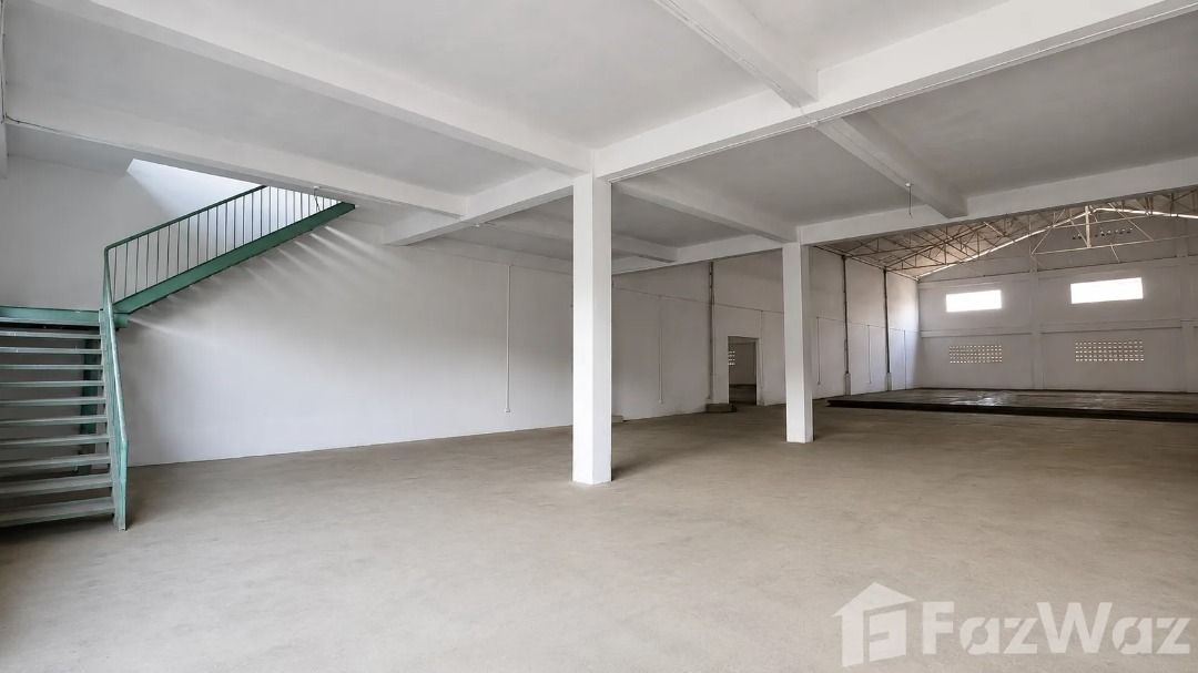 Warehouse for sale at RMT Industrial Complex (Category: Commercial) located in Makati City. Submitted by propertyproph (Listing ID 1460739967, Image 2). Description: 🏭 Warehouse for Sale – ₱65,800,000 Net 📍 RMT Industrial Complex, Tunasan, Muntinlupa City Secure an income-generating industrial warehouse that is already leased and earning from day one. This property comes with solar panels and is located in an established industrial corridor wit