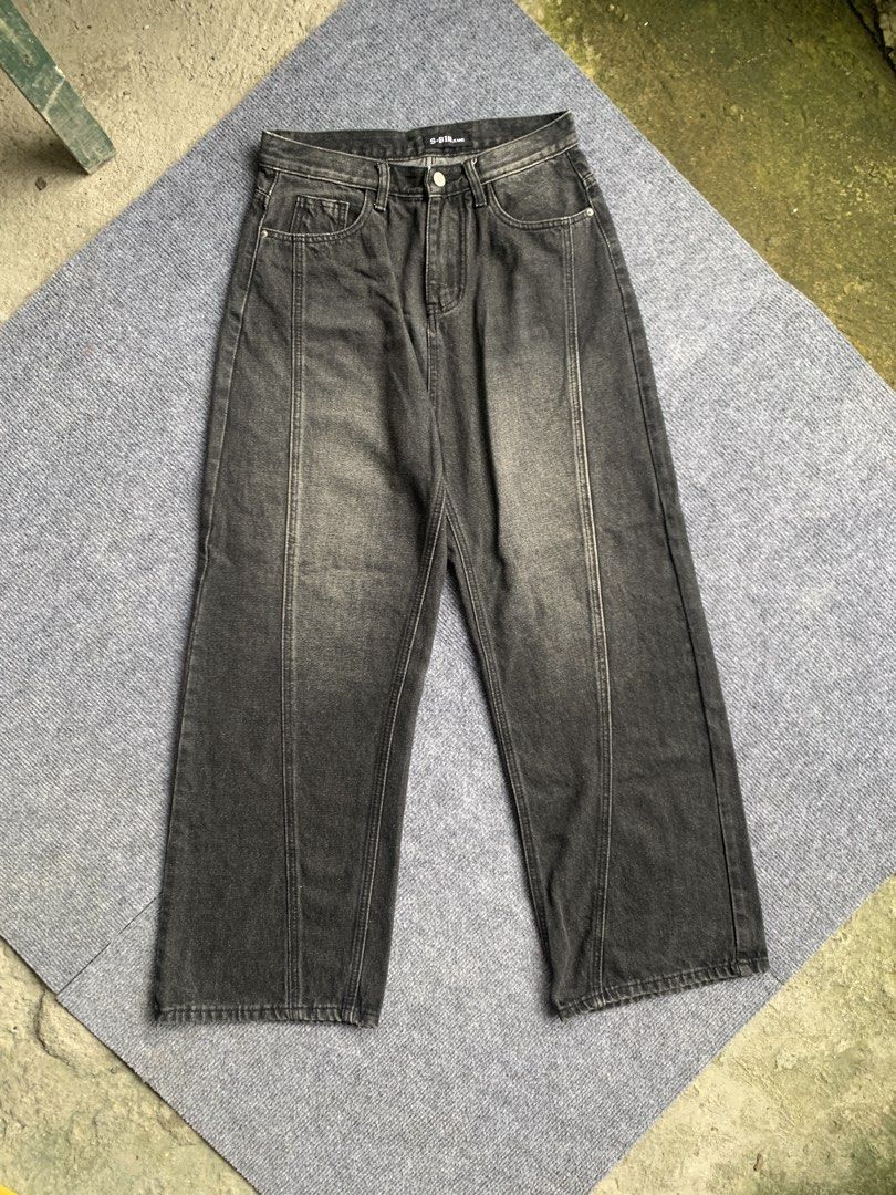 Washed Baggy Pants (Category: Jeans) located in Marikina City. Submitted by azaero (Listing ID 1460892424, Image 2). Description: W 28 x L 39 Hem 10 Color rate 10/10.