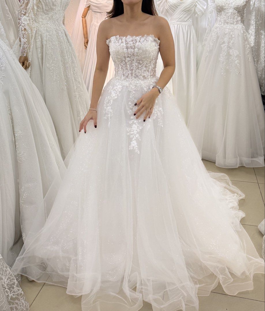 Wedding Gown (Category: Dresses) located in Pilar. Submitted by _alecsmendiola (Listing ID 1460901057, Image 2). Description: Corset-type; Lacework; Tube/Wrap Dress; Custom With Veil Size: 28in waist; Height: 5’3 (wore 2-inch heels) Used on May 24, 2026 Location: Bataan Bought fron MK Gali Fashion Boutique (168 Mall) Price is negotiable :).