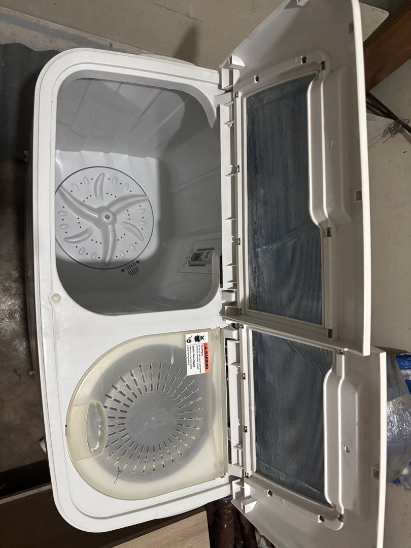 Whirlpool 2 Way Washing Machine (Category: Cleaning Tools & Supplies) located in Las Pinas. Submitted by whoshotcupid (Listing ID 1460891033, Image 3). Description: 6.5 kg 2 Way (Washer and Dryer) Lightly Used .