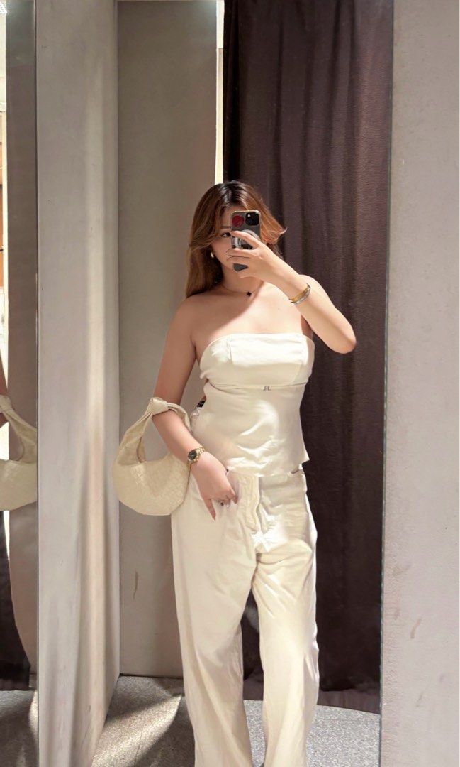 White Baggy Pants (Category: Jeans) located in Quezon City. Submitted by siobesclo. (Listing ID 1460901533, Image 2). Description: Size: 30.
