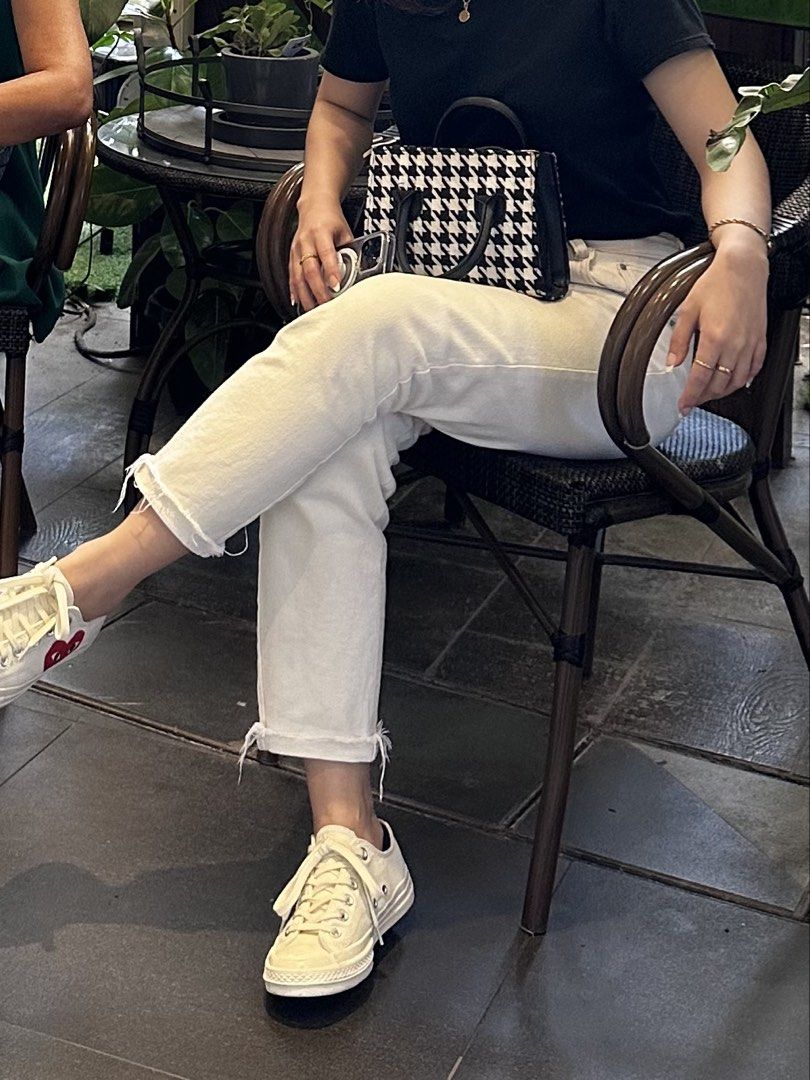 white denim jeans pants (Category: Jeans) located in Paranaque City. Submitted by shopnrepeat_ (Listing ID 1460820177, Image 2). Description: size 27.