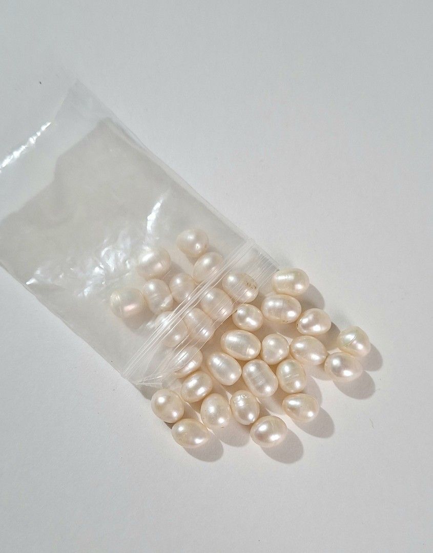 White Loose Pearls (Category: Precious Stones) located in Makati City. Submitted by archaic532shop (Listing ID 1460805292, Image 1). Description: ■Approximate No. of Pieces: 30pcs IMPORTANT NOTES: • Clients with OFFERS will be prioritized. • Selling in “As Is “condition (no warranty or guarantees) Accept all flaws before and after purchase. No returns. No exchange of items. • All items are pre-owned unless declared New • Conversation regarding OF