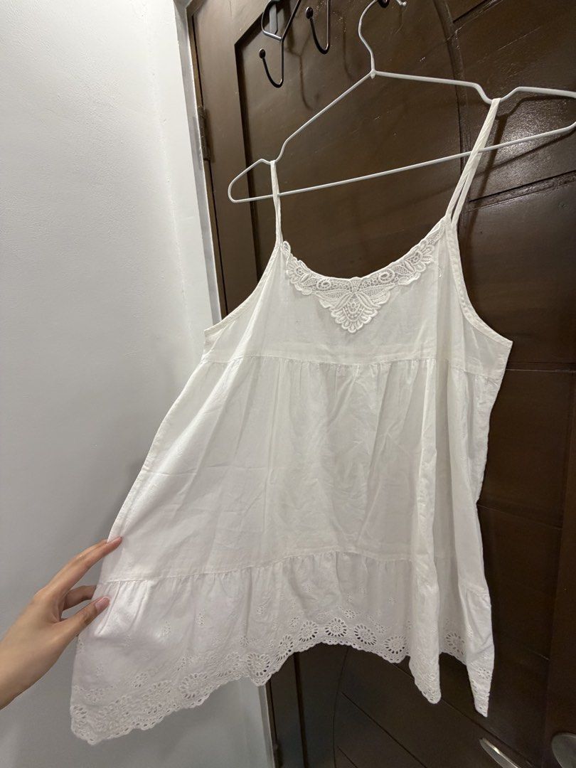 White nightwear top (Category: Sleep and Loungewear) located in Las Pinas. Submitted by felicianoh40332 (Listing ID 1460822958, Image 2). Description: .