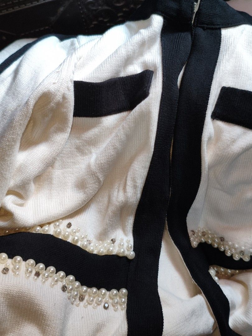White Pearl Cardigan (Category: Coats, Jackets and Outerwear) located in Las Pinas. Submitted by dnbrbnt (Listing ID 1460861976, Image 2). Description: size med super nice in actual loc. las piñas.