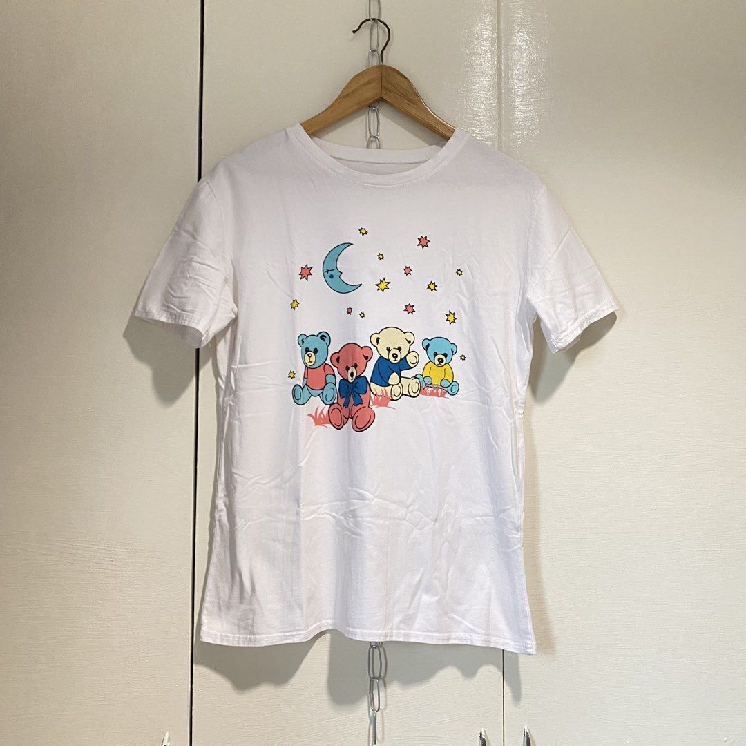 White shirts with bear print (Category: Shirts) located in Cavite. Submitted by branchee_chic (Listing ID 1460834540, Image 1). Description: M-L 🌸A LITTLE NOTE FROM BRANCHEE CHIC🌸 All items are preloved / secondhand and freshly washed, so please manage your expectations. Minor signs of wear or minimal washable stains may be present. Colors may slightly vary from photos due to lighting and screen settings. Please check all photos carefully befor
