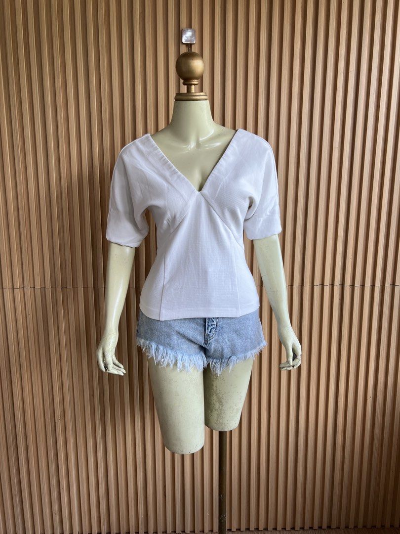 White V-Neck Dolman Sleeve Top (Category: Blouses) located in Lipa City. Submitted by thyra06 (Listing ID 1460752526, Image 1). Description: - White cropped top - Deep V-neckline - Dolman sleeves - Textured fabric - Versatile: dress up or down - Pairs well with shorts or skirts - Simple and chic design.