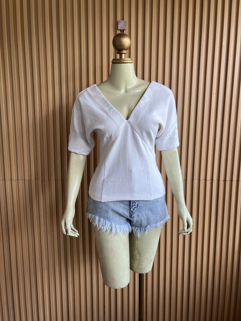 White V-Neck Dolman Sleeve Top (Category: Blouses) located in Lipa City. Submitted by thyra06 (Listing ID 1460752526, Image 2). Description: - White cropped top - Deep V-neckline - Dolman sleeves - Textured fabric - Versatile: dress up or down - Pairs well with shorts or skirts - Simple and chic design.