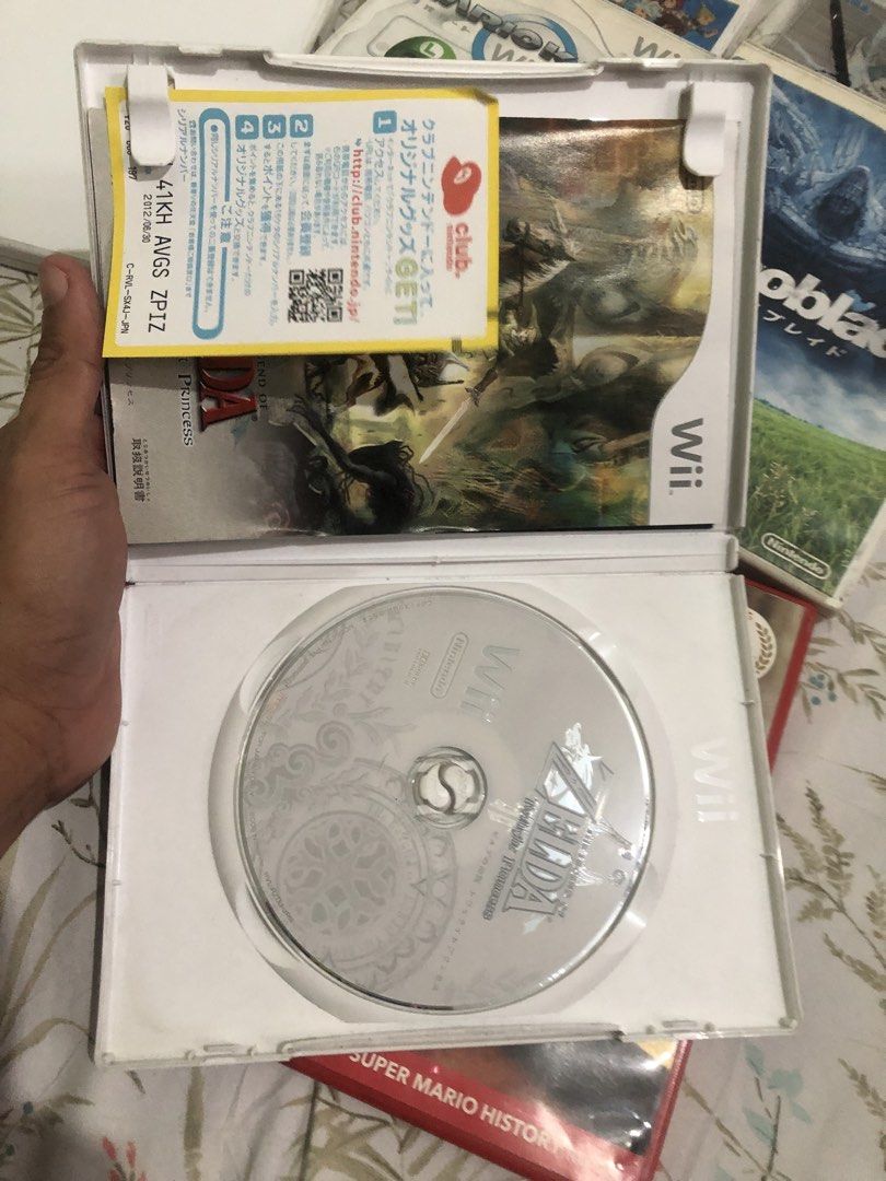 Wii Game discs bundle no set breaking (Category: Nintendo) located in Quezon City. Submitted by markgolveo (Listing ID 1460746767, Image 3). Description: Wii Game discs bundle no set breaking Read below please All items are jpn regions Untested discs no unit to test Selling as is stated Set includes The legend of Zelda twilight princess Complete with manuals disc Super mario 25th anniversary soundtrack disc complete with manuals sleeves and cover