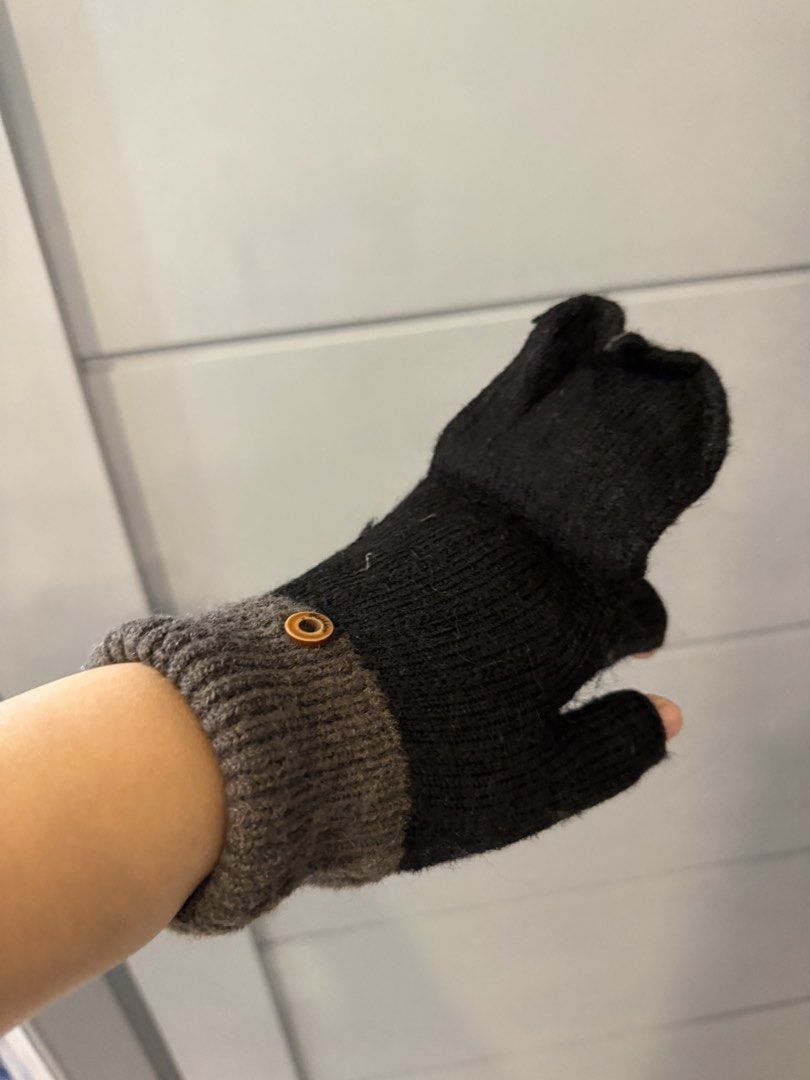 WINTER GLOVES (Category: Activewear) located in Lipa City. Submitted by upcycle_alley (Listing ID 1460788598, Image 2). Description: .