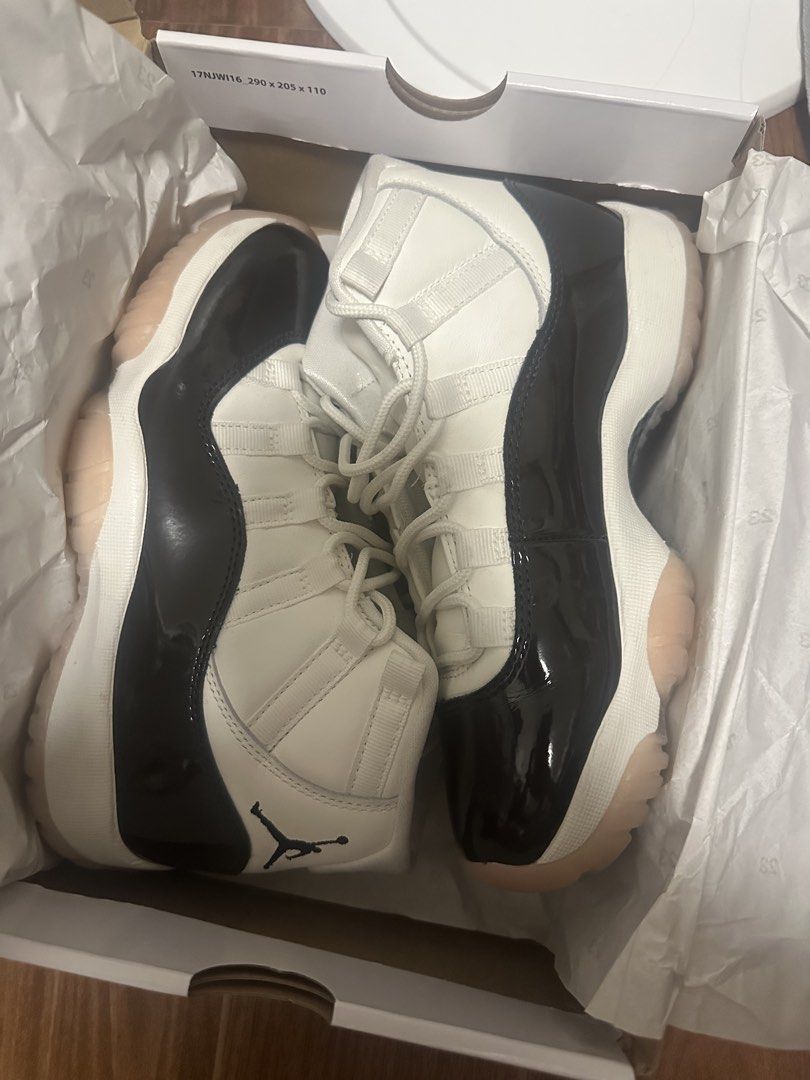 WMNS AIR JORDAN 11 RETRO (Category: Sneakers) located in Capas. Submitted by masc_preloved (Listing ID 1460747523, Image 1). Description: US 6.