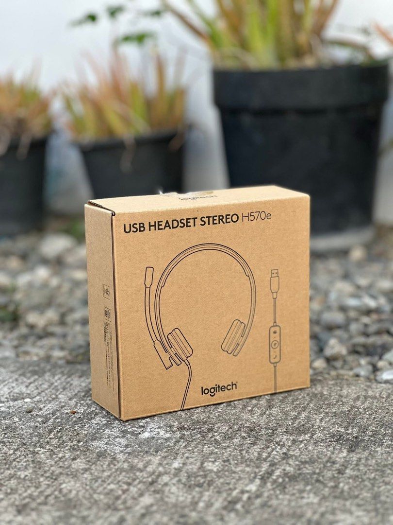 Work headset (Category: Headphones & Headsets) located in Manila. Submitted by kpgaspar (Listing ID 1460743263, Image 1). Description: Authentic and brand new.