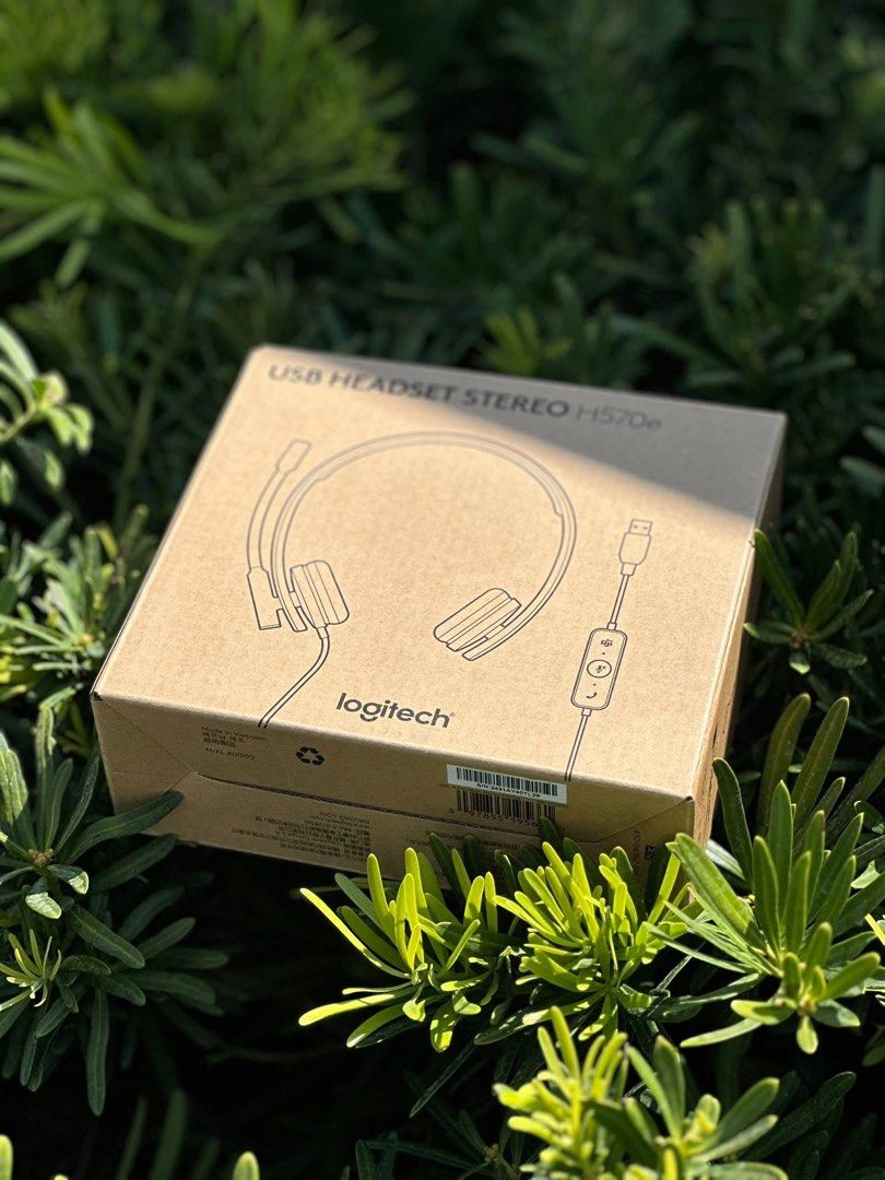 Work headset (Category: Headphones & Headsets) located in Manila. Submitted by kpgaspar (Listing ID 1460743263, Image 2). Description: Authentic and brand new.