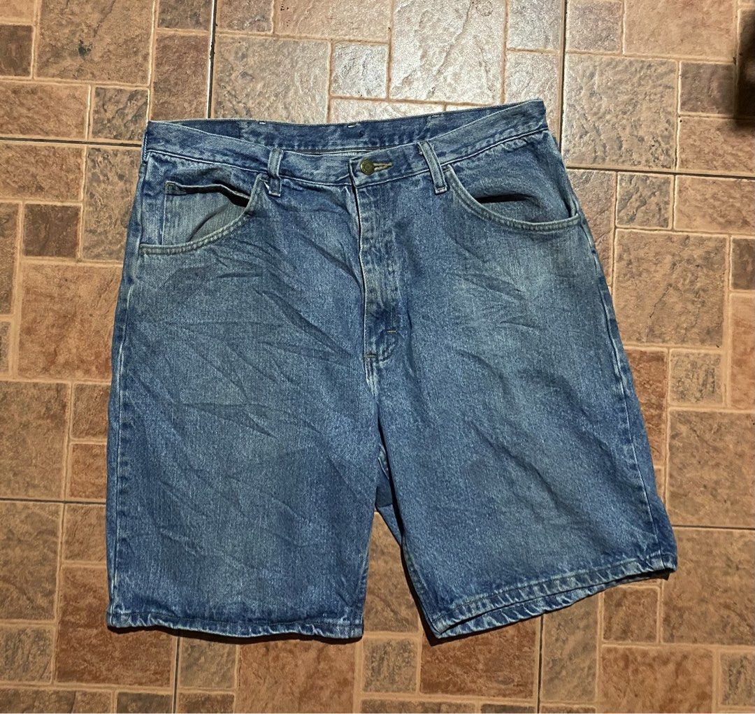Wrangler Jorts (Category: Shorts) located in Polomolok. Submitted by darylbaniq23206 (Listing ID 1460906364, Image 2). Description: “WRANGLER JORTS” ❤️‍🔥 WAISTLINE: 36 LENGTH: 21 EXCELLENT CONDITION 9.5/10 COLOR RATE AUTHENTIC/LEGIT NEEDWASH NO ISSUES ₱450.