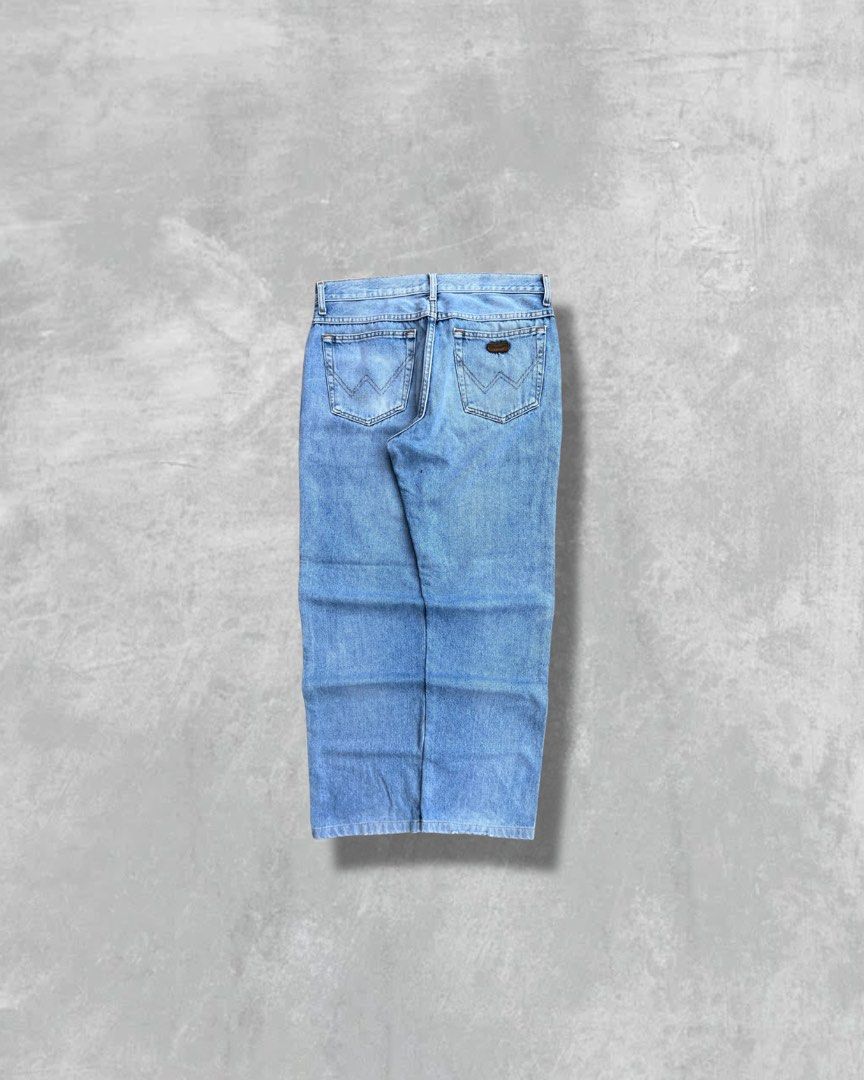 WRANGLER LIGHT WASH (Category: Jeans) located in Batangas. Submitted by engr_thrift (Listing ID 1460862244, Image 1). Description: 📐Dimension ( Inches ) Width: 34 Length: 41 Hem: 8 Color rate: 9.5/10 Issue : distress hem .