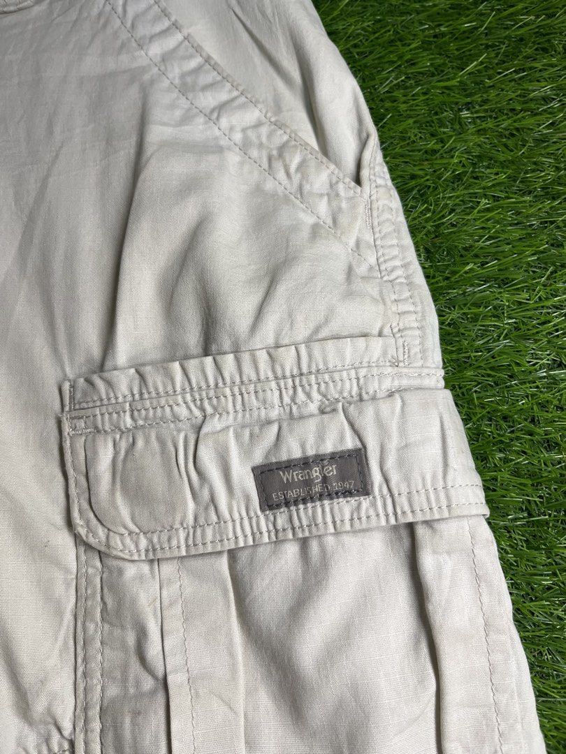 Wrangler Men’s Relaxed Fit Cargo Short (Category: Announcements) located in Davao. Submitted by chrstphr_dln (Listing ID 1460868261, Image 3). Description: EXCELLENT CONDITION DIMENSIONS:W36-38xL21.