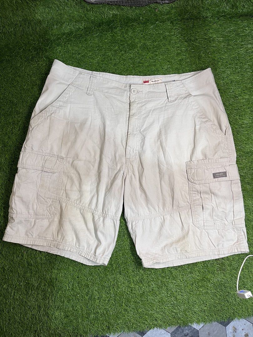 Wrangler Men’s Relaxed Fit Cargo Short (Category: Announcements) located in Davao. Submitted by chrstphr_dln (Listing ID 1460868261, Image 1). Description: EXCELLENT CONDITION DIMENSIONS:W36-38xL21.