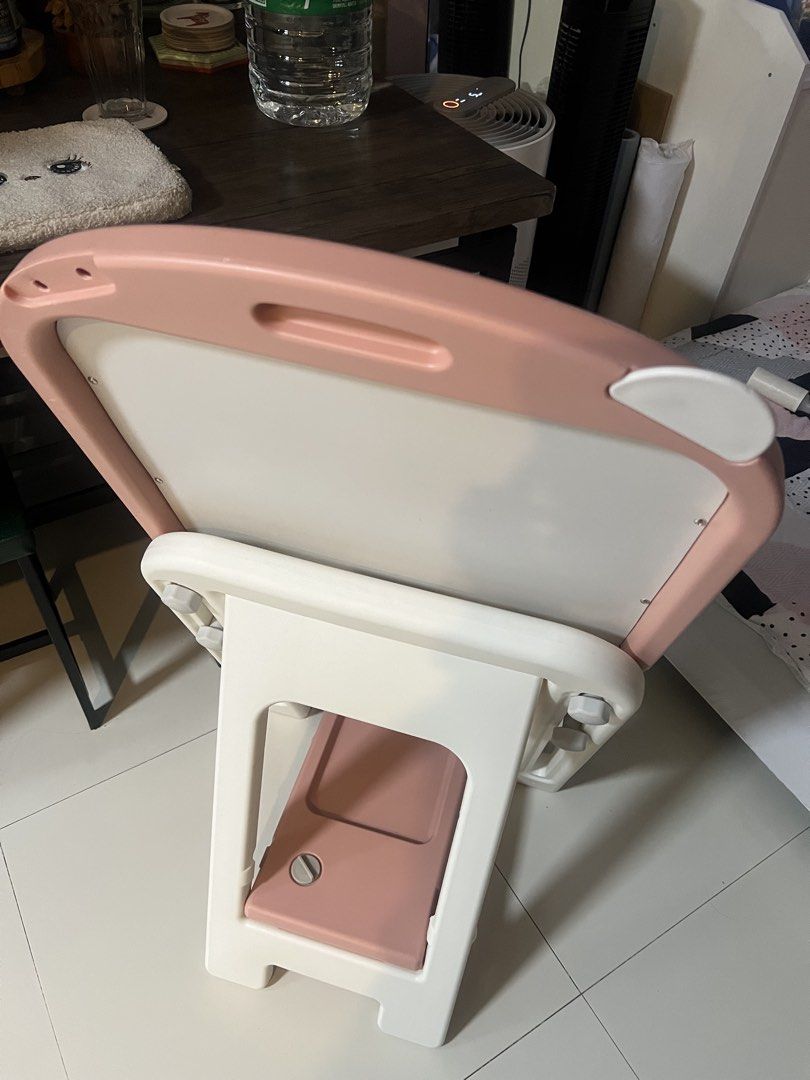 Writing Board/ Whiteboard (Category: Stationery & School Supplies) located in Cainta. Submitted by hunchester (Listing ID 1460889495, Image 3). Description: Whiteboard frame designed in the shape of a cute bear head. It features a sliding adjustable stand to match a child’s height and a matching pink plastic storage shelf at the bottom. The frame can also be completely folded flat for easy and compact storage. Issue: -Other ear design is missing 