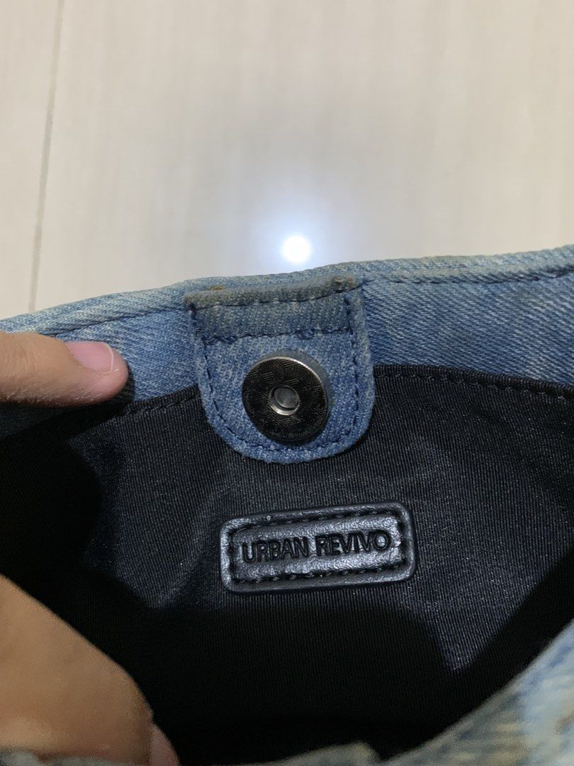 Y2K (Category: Shoulder Bags) located in Calamba. Submitted by wear_haus (Listing ID 1460872237, Image 3). Description: .