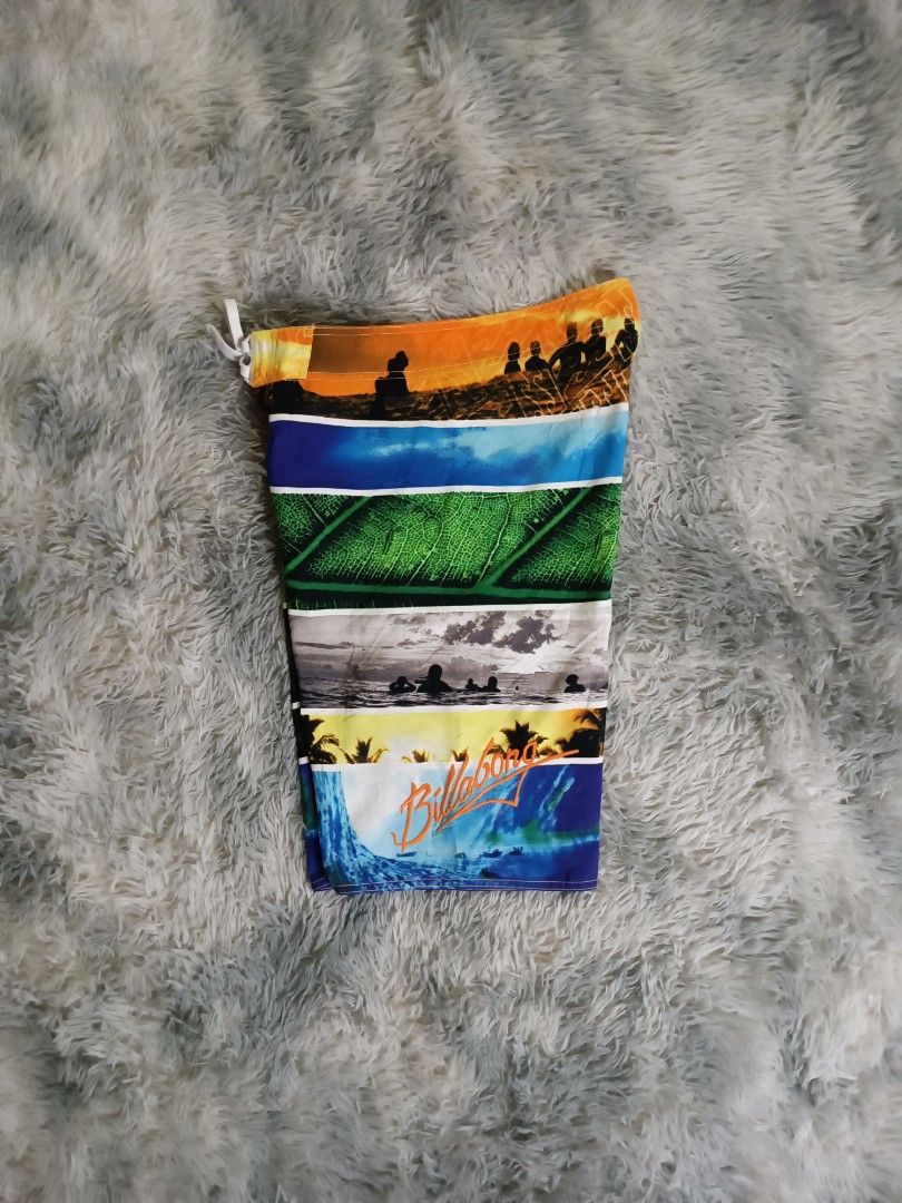 Y2k Billabong Boardshort (Category: Swim Trunks & Board Shorts) located in Mandaluyong City. Submitted by retro.199x (Listing ID 1460786514, Image 1). Description: SIZE 30 ON TAG Waist: 30-31 Length: 22 Thigh: 13 Leg Opening: 11 EXCELLENT CONDITION.