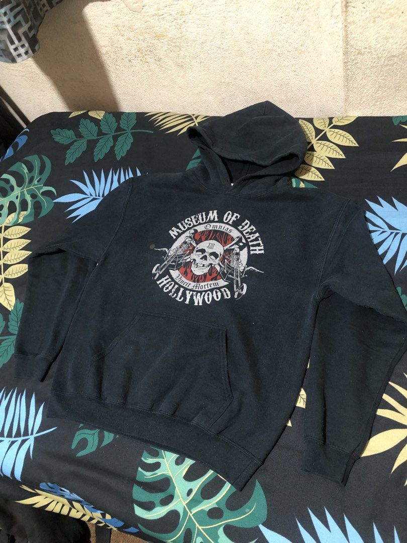 Y2k skull black hoodie (Category: Hoodies) located in Cebu City. Submitted by thrifted_y2k (Listing ID 1460898724, Image 1). Description: DIMES: 25-inches length 21-inches chest 📍 Color may vary due to Lighting 📍 Strictly no Return Policy 📍 Customer will handle the shipping fee 📍 Authenticity is not Guaranteed 📍 payment 1st policy Lastly please manage your expectation since the items are ukay/thrift/preloved. PARCEL CARRIER (J&T) PAYMENT MET