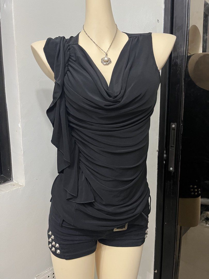 Y2k cowl neck ruched frilled top (Category: Sleeveless) located in Caloocan City. Submitted by onlyfromthepast (Listing ID 1460742385, Image 2). Description: 9.5/10 condition Small on tag can fit upto med ✅My bio before purchasing tia💕 ✅ All items are fresh from bales, Pls expect dirt,dust or stains .