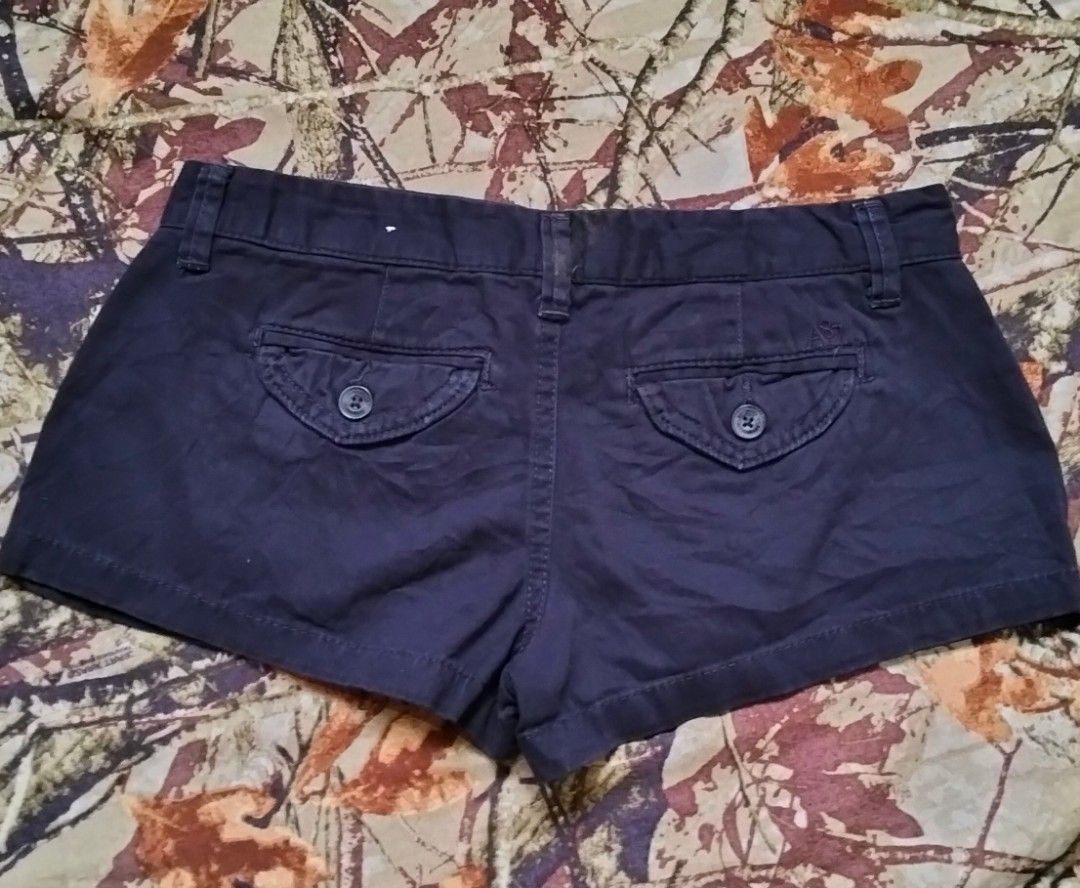 Y2k low rise Aeropostale micro shorts (Category: Shorts) located in Santa Cruz. Submitted by chrysan_025 (Listing ID 1460880235, Image 2). Description: washable dirt. like new. size 00 on tag.