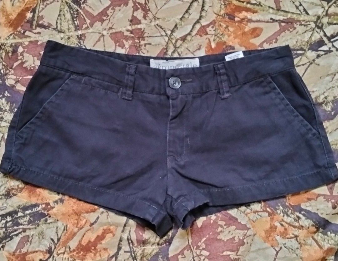 Y2k low rise Aeropostale micro shorts (Category: Shorts) located in Santa Cruz. Submitted by chrysan_025 (Listing ID 1460880235, Image 1). Description: washable dirt. like new. size 00 on tag.