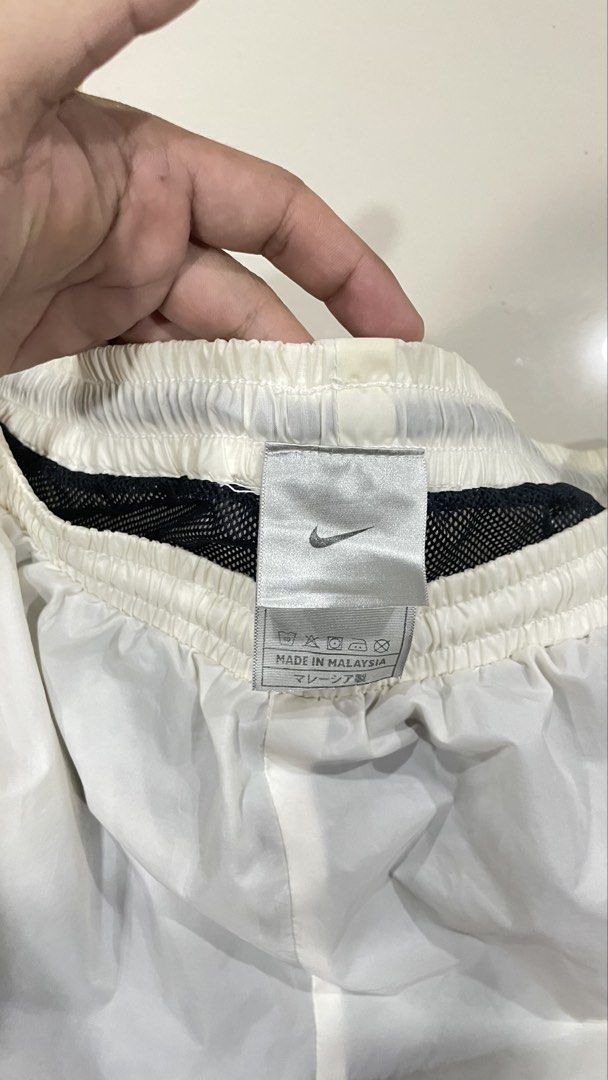 Y2k Nike Track Pants (Category: Activewear) located in Butuan. Submitted by vanvan0830 (Listing ID 1460862725, Image 2). Description: Y2k Nike Track Pants Waistline 28-36 Length 39 No issue .