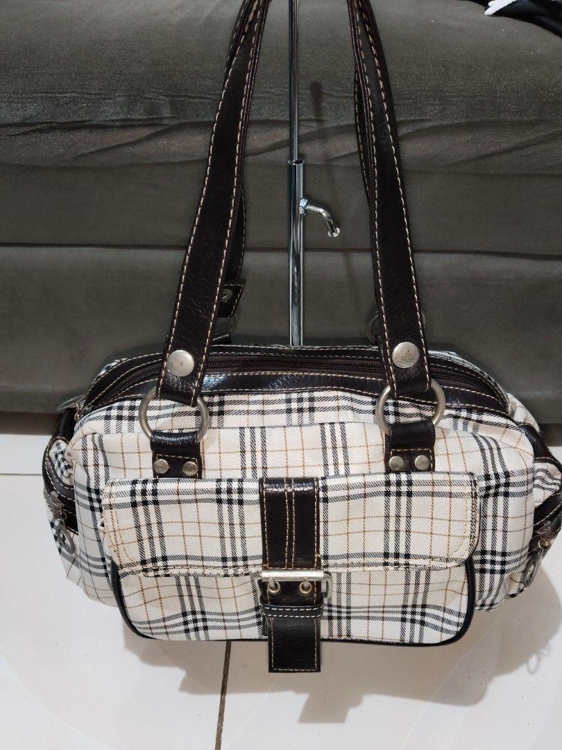 Y2k Shoulder bag (Category: Shoulder Bags) located in Batangas. Submitted by kasualcornerph (Listing ID 1460894918, Image 1). Description: Selling my own Pre love Bag Reason for selling: Decluttering if you need more info just messaged me. Shipping not included!!! Payment thru Gcash, Maribank, or Go tyme. Thank you and God bless..