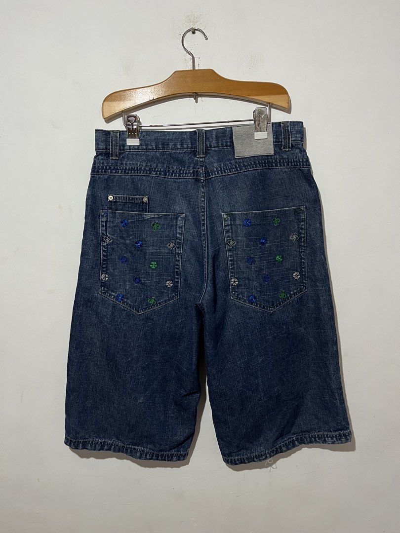 Y2k Southpole Multi Logo Design embroidery jorts (Category: Shorts) located in Santa Rosa. Submitted by jhongilber04420 (Listing ID 1460771272, Image 1). Description: Y2k Southpole Multi Logo Design embroidery Jorts 36w 28L 13 OL excellent condi Sign of usage Replace button 9/10 color rate 1300 +sf.