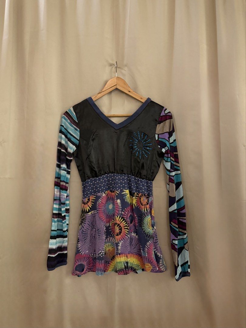 Y2k statement top (Category: Blouses) located in Manila. Submitted by 414studio (Listing ID 1460898884, Image 3). Description: Fits small to med.