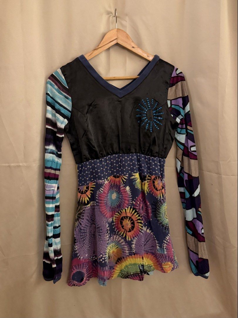 Y2k statement top (Category: Blouses) located in Manila. Submitted by 414studio (Listing ID 1460898884, Image 1). Description: Fits small to med.