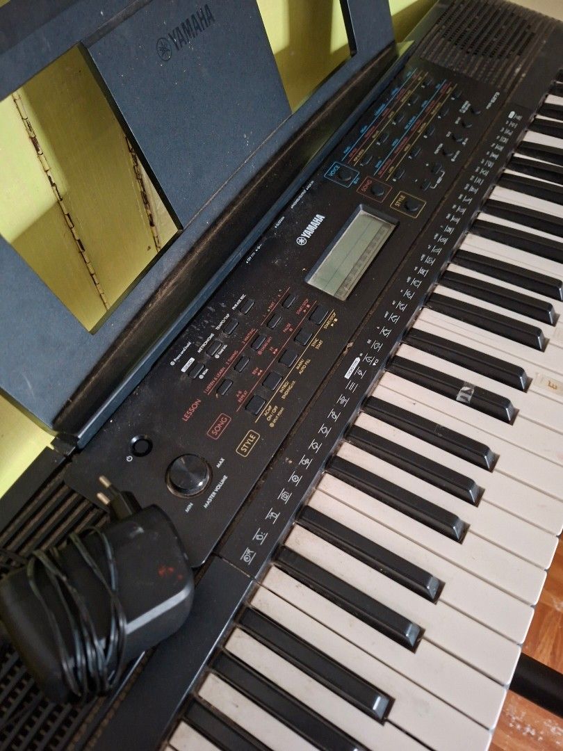 Yamaha PSR-E273 (Category: Musical Instruments) located in Manila. Submitted by lorrontheline (Listing ID 1460728844, Image 3). Description: Wala na po box tambak lang po kaya ma alikabok ,may adaptor pa po, sheet and stand..