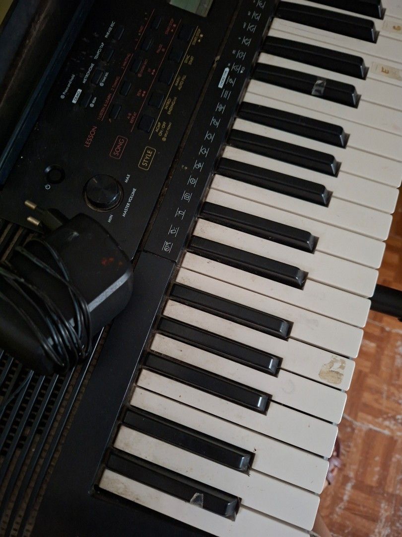 Yamaha PSR-E273 (Category: Musical Instruments) located in Manila. Submitted by lorrontheline (Listing ID 1460728844, Image 2). Description: Wala na po box tambak lang po kaya ma alikabok ,may adaptor pa po, sheet and stand..