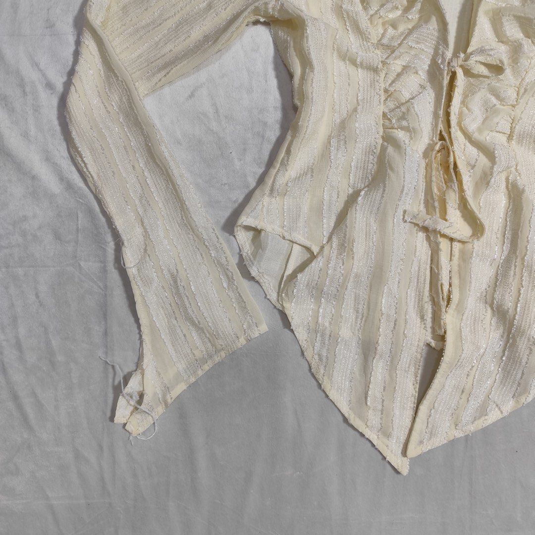 Yellow Fairy Textured Tie-Front Top (Category: Longsleeves) located in Davao. Submitted by withloveshai_ (Listing ID 1460814131, Image 3). Description: .