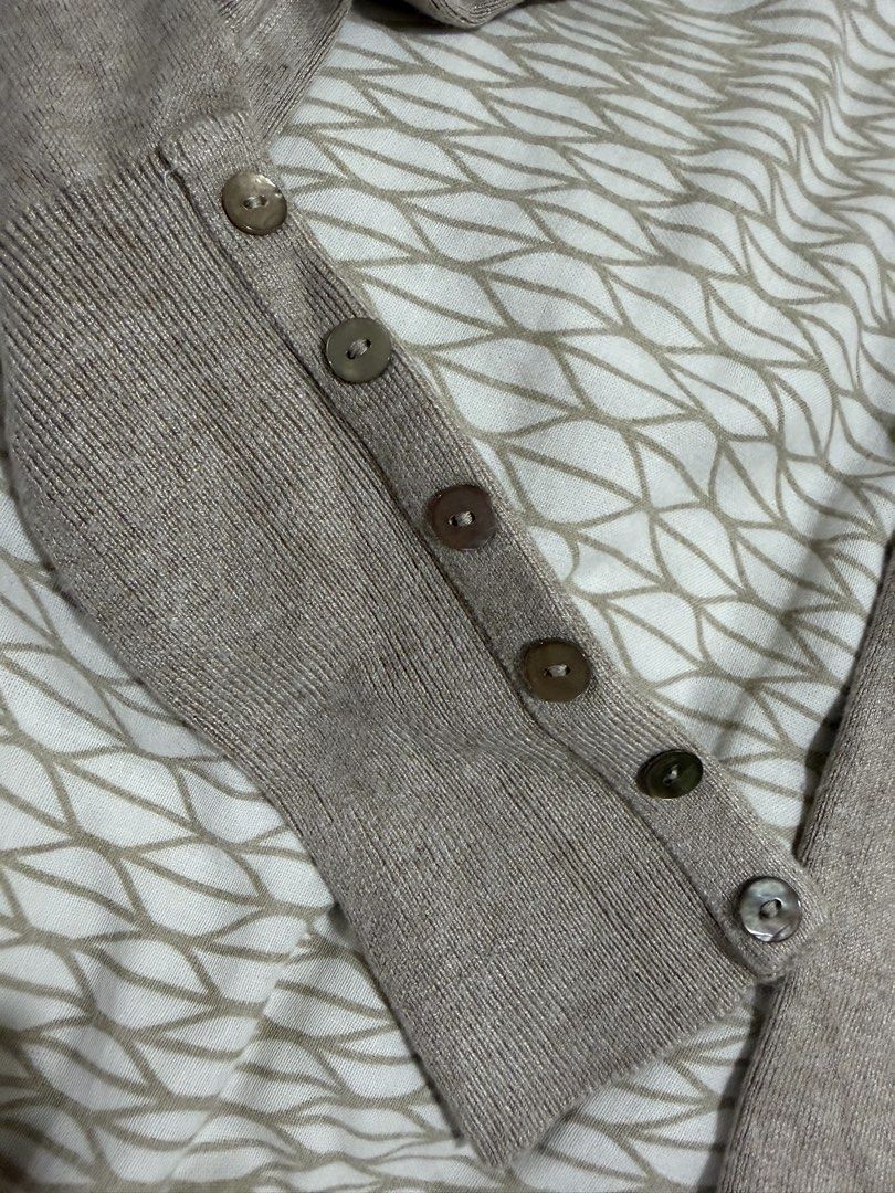 ZARA Beige V-Neck Button Cuff Sweater (Category: Longsleeves) located in Mandaluyong City. Submitted by kqloset (Listing ID 1460858080, Image 3). Description: - Beige V-neck sweater from ZARA - Long sleeves with button details at the cuffs - Made from a comfortable rayon, nylon, and elastane blend - Versatile for everyday wear - Easy to pair with jeans or skirts.