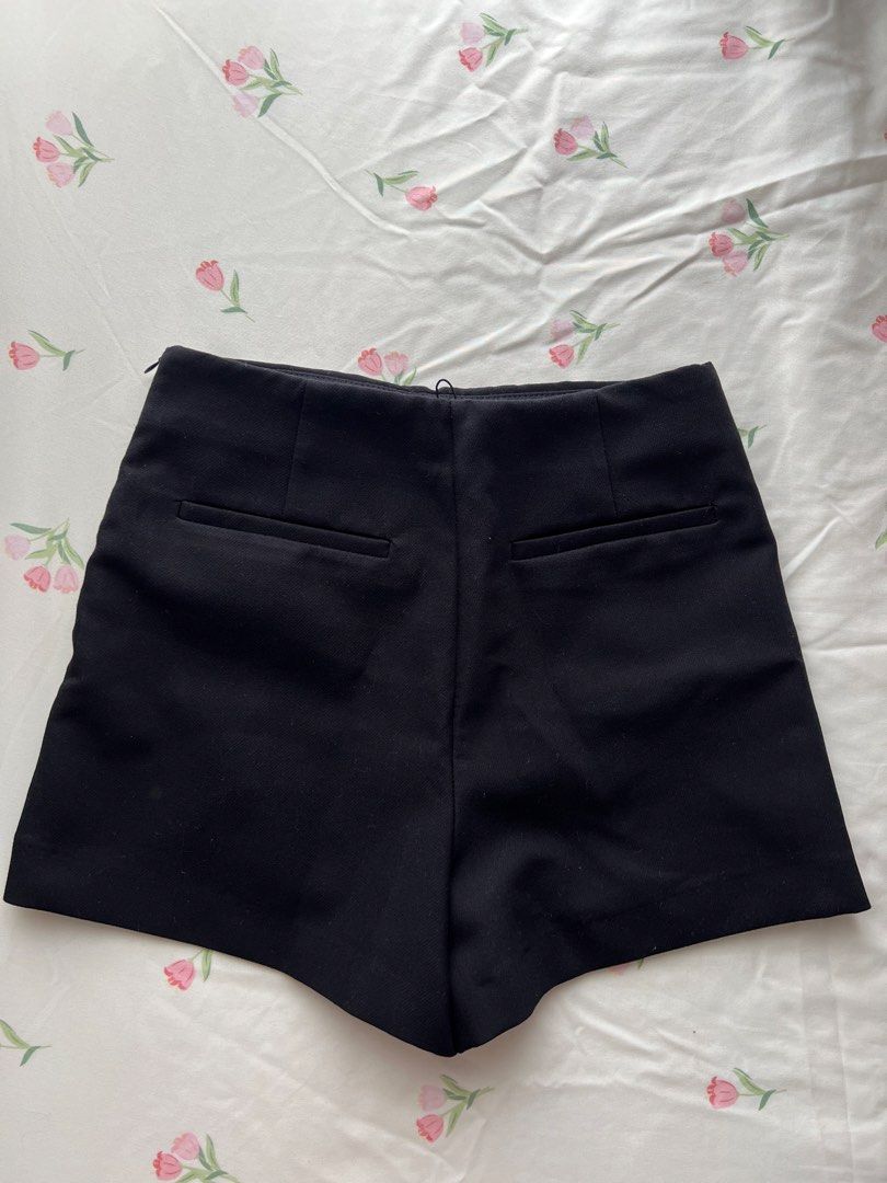 Zara Black Skort XS (Category: Shorts) located in Cabuyao City. Submitted by declutter_w_mee (Listing ID 1460751188, Image 2). Description: - Zara black skort - Size XS - High-waisted - Wrap front detail .