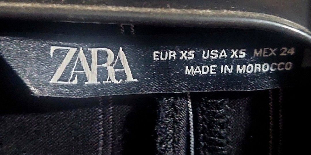 Zara Blazer, Size XS (Category: Coats, Jackets and Outerwear) located in Quezon City. Submitted by donjie (Listing ID 1460894345, Image 3). Description: Blazer Zara Striped Size XS.